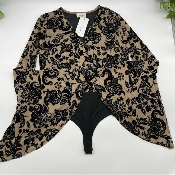 Ember Velvet Floral Lace Flare sleeve Bodysuit SMALL NWT - Picture 2 of 13